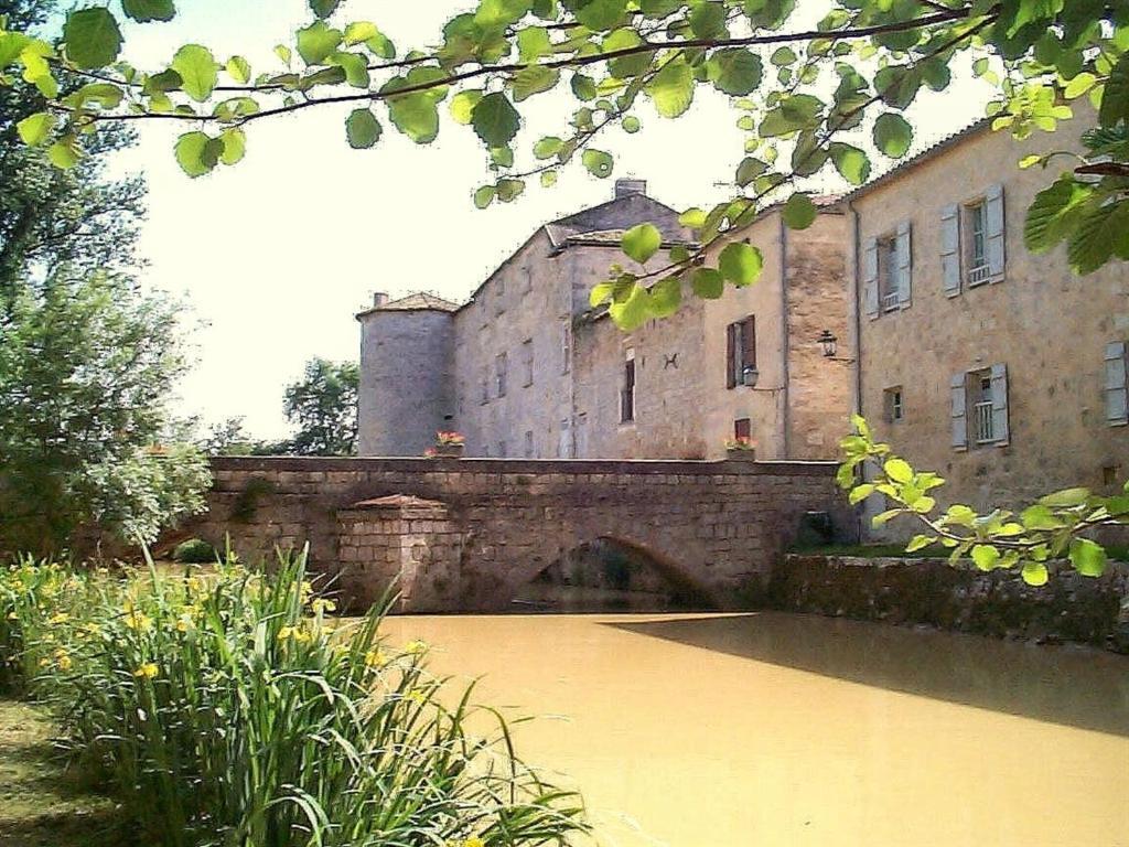 Отель Du Cote De Chez Jeanne Fources Экстерьер фото